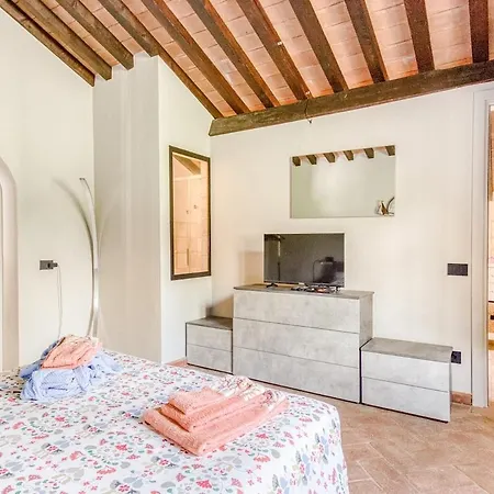 Willa Charming Tuscan Borgo Il Massera *