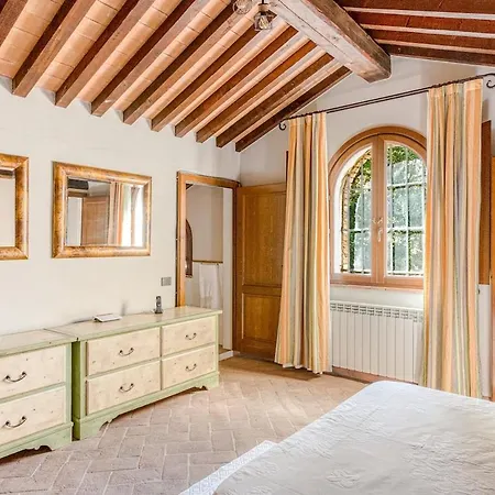 Willa Charming Tuscan Borgo Il Massera