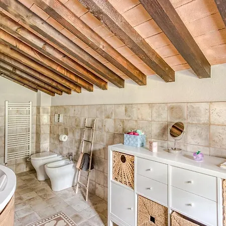 Willa Charming Tuscan Borgo Il Massera